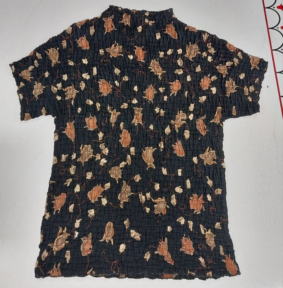 Plissé Floral Crinkle Short Sleeve Top